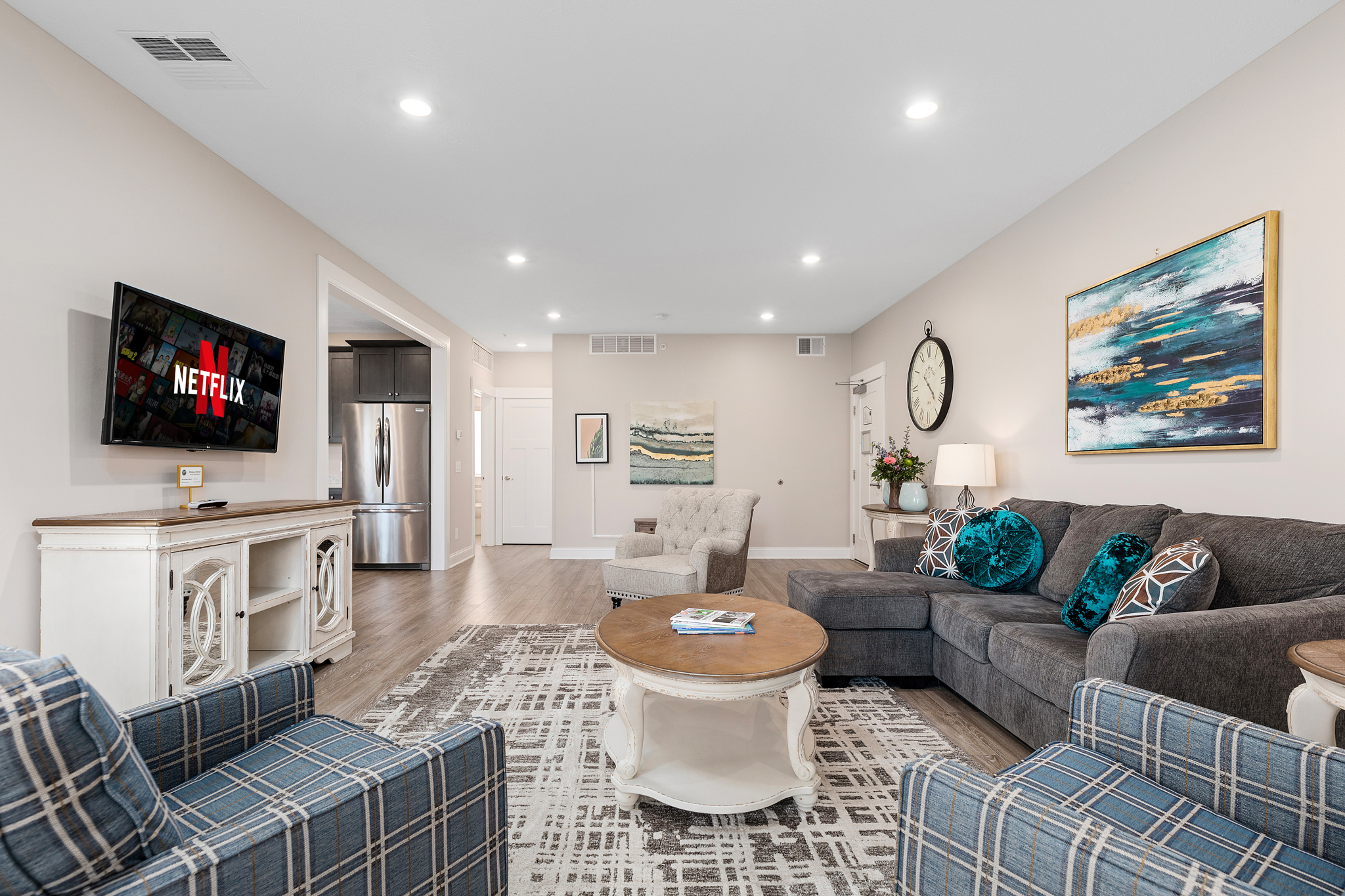 Stylish and spacious living room at 539 Bay Street in Traverse City with comfortable seating and contemporary design